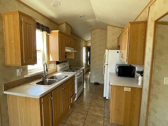 3115 N Fairview Ave #210 — Photo 9