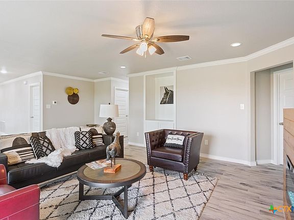 5th image of 1102 Nacogdoches Dr