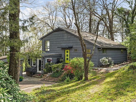 3rd image of 1318 N Briscoe Cir
