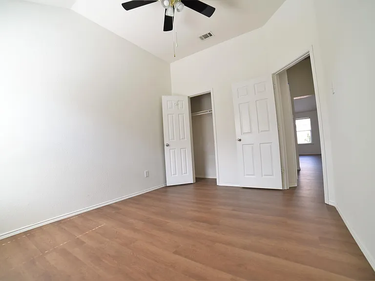 208 Meadow Lark Ln — Photo 8