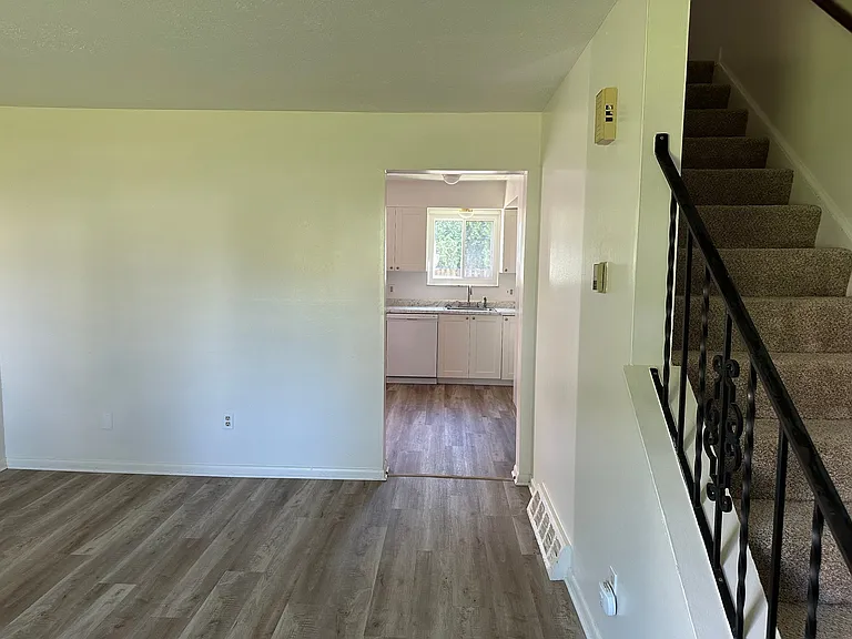 670 Loomis Ave — Photo 3