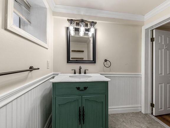 2nd image of 142 Jefferson St #2