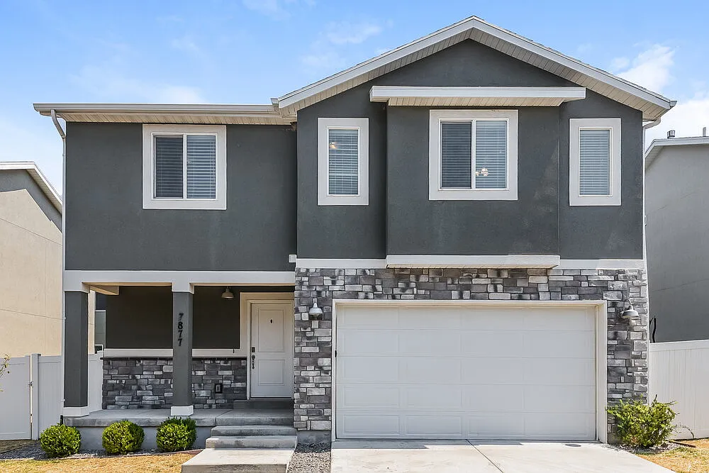 4 bed, 2.5 bath, 2496 sqft, $2,830 — Photo 1