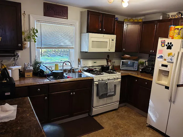 3 bed, 1000 sqft, $2,700 — Photo 3