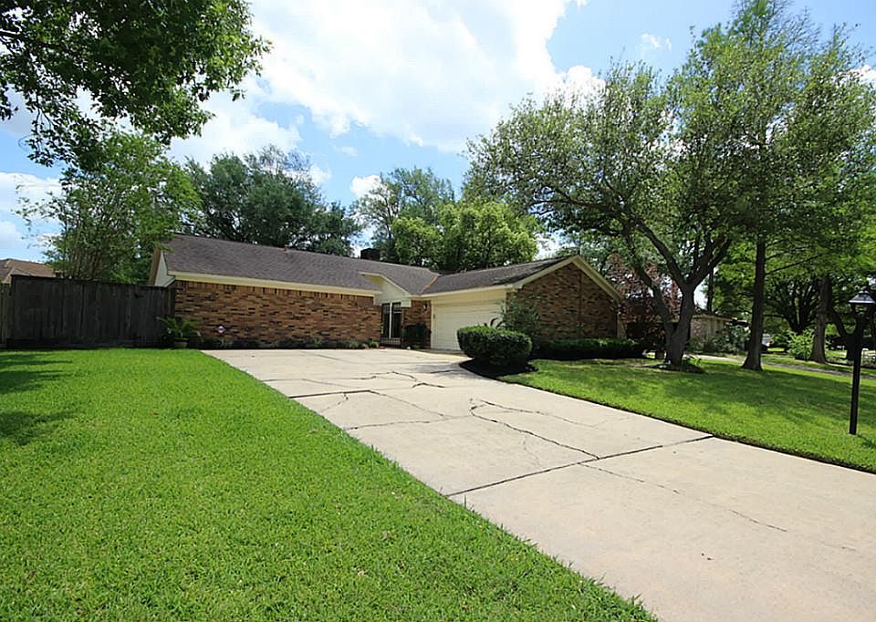 1st image of 959 Coachlight Dr