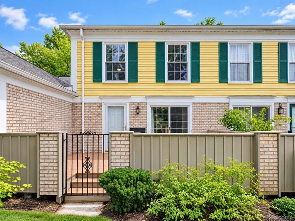 1476 Saddle Ln, Rochester, MI 48306