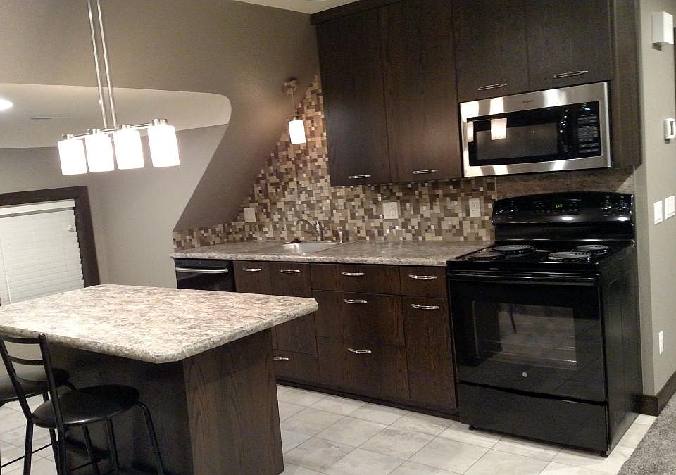 Kitchen - stove, spacemaker & dishwasher