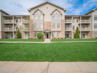 W197N16925 Stonewall DRIVE #102, Jackson, WI, 53037