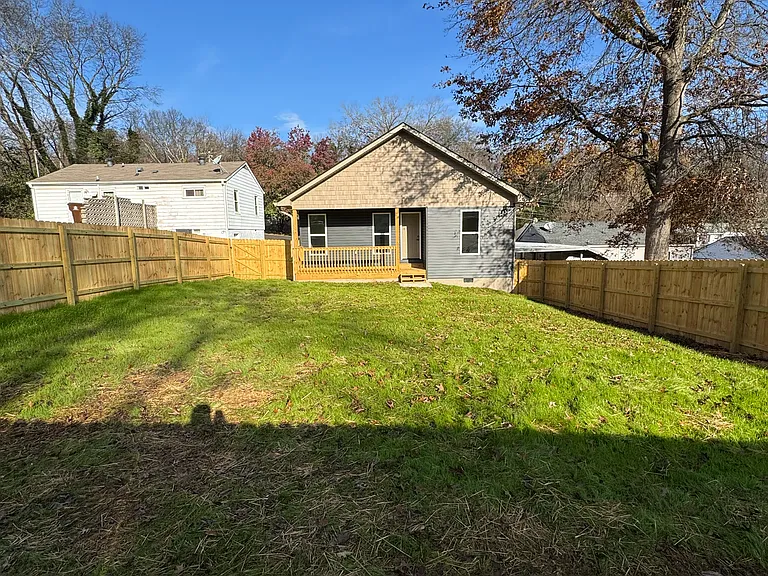 2204 Chester St — Photo 29