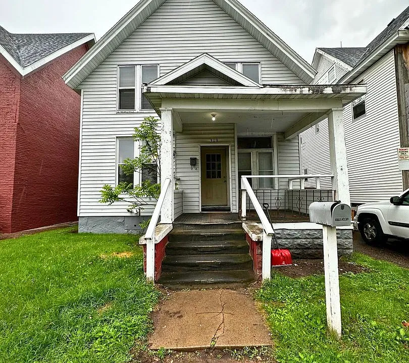 319 Earl St
