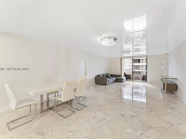 2500 Parkview Dr #1714 — Photo 8