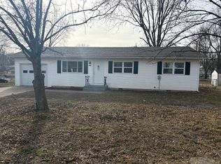 904 Kirby Ln, Aurora, MO 65605