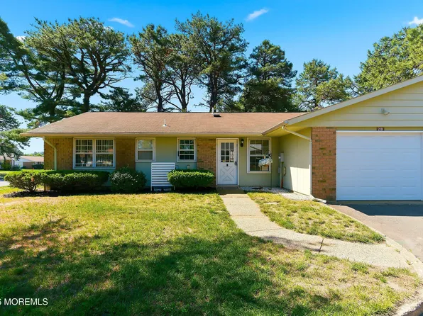 21 Cambridge Circle #B, Manchester, NJ 08759