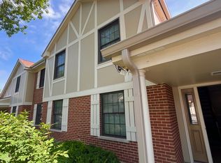 1054 Deerpath Ct, Wheeling, IL 60090