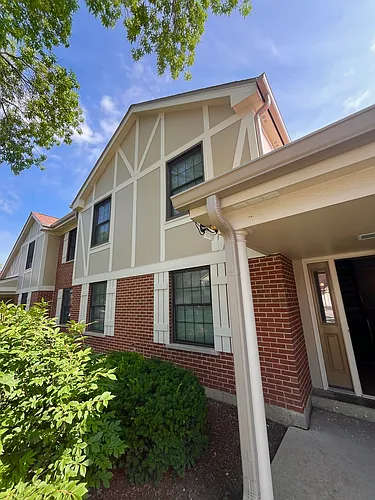 1054 Deerpath Ct Photo 1