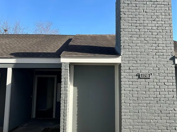 11719 Pender Ln, Stafford, TX 77477