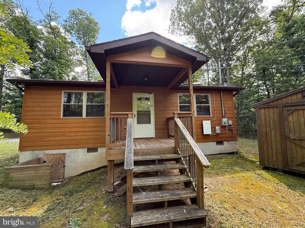 722 Oak Hill Rd, Berkeley Springs, WV 25411