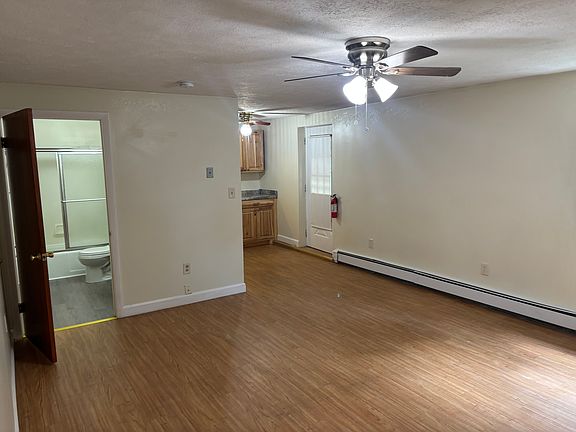 3rd image of 100 Strawberry Ave #4