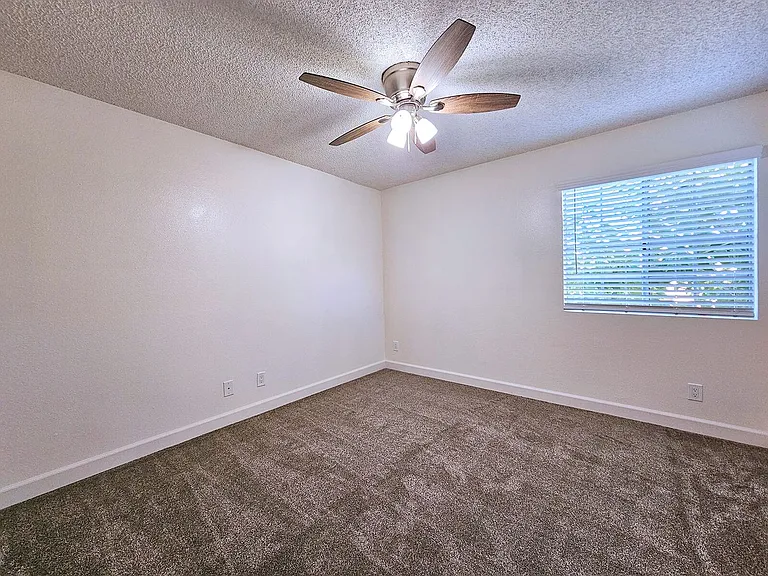 Valley View Apartments — Photo 20