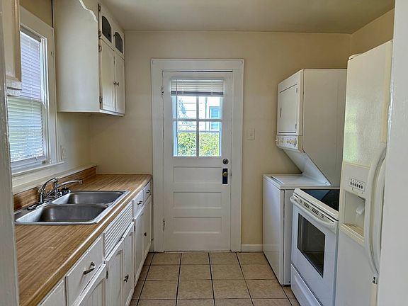 3rd image of 156 W Lorengo Ave