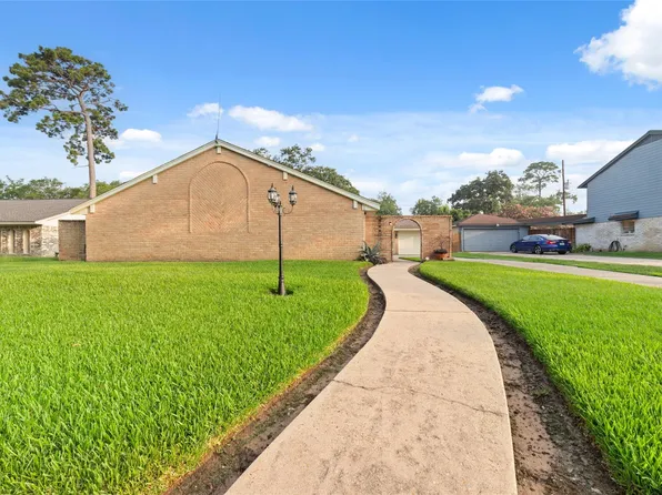 218 Black Forest Dr, Spring, TX 77388