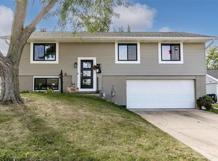 3805 Sue Ln NW, Cedar Rapids, IA 52405