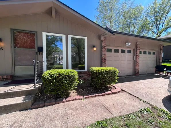 10605 W 97th St, Overland Park, KS 66214