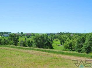 8904 E Canotia Ln, Sioux Falls, SD 57110
