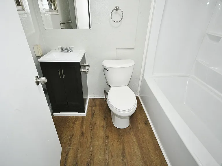 1103 Crosby St #2 — Photo 7