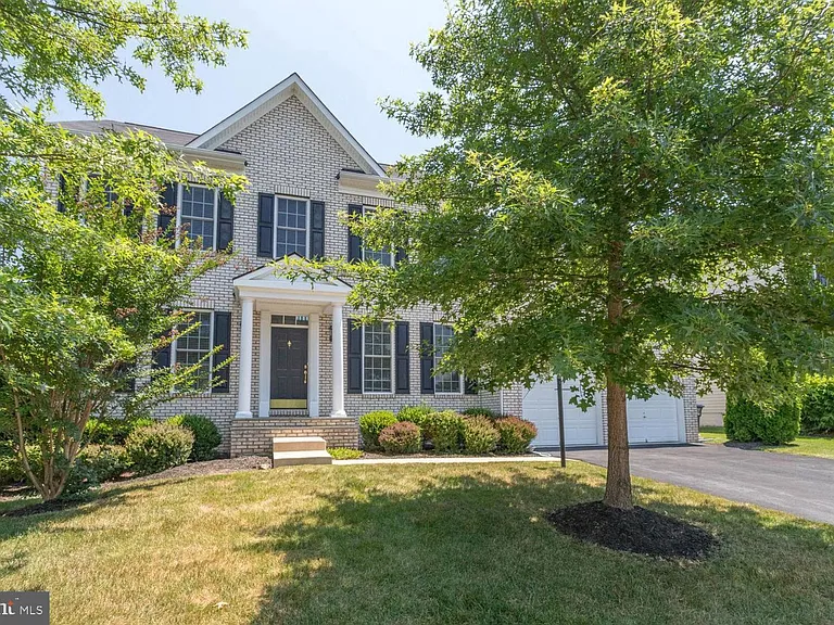 42100 Porch Light Dr — Photo 1