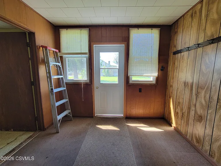 995 Center Ave — Photo 16