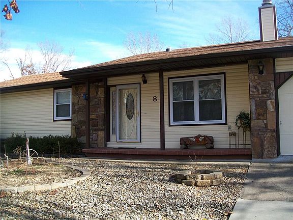 2nd image of 8 Ventnor Cir