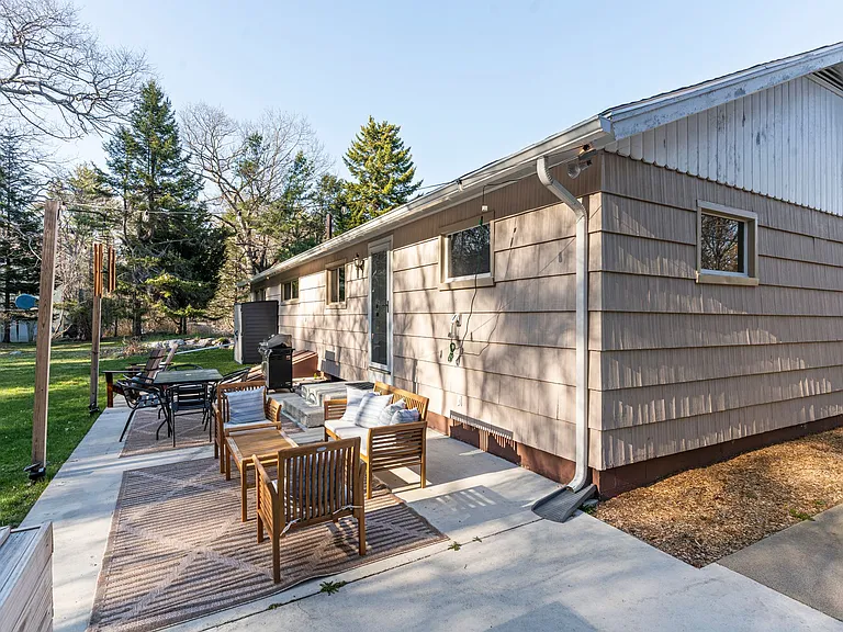 171 Brackett Rd — Photo 35