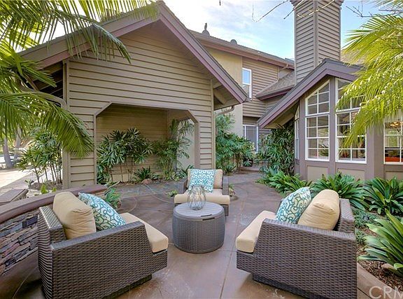 Inviting Porte Cochere Entrance next to front conversation court yard patio