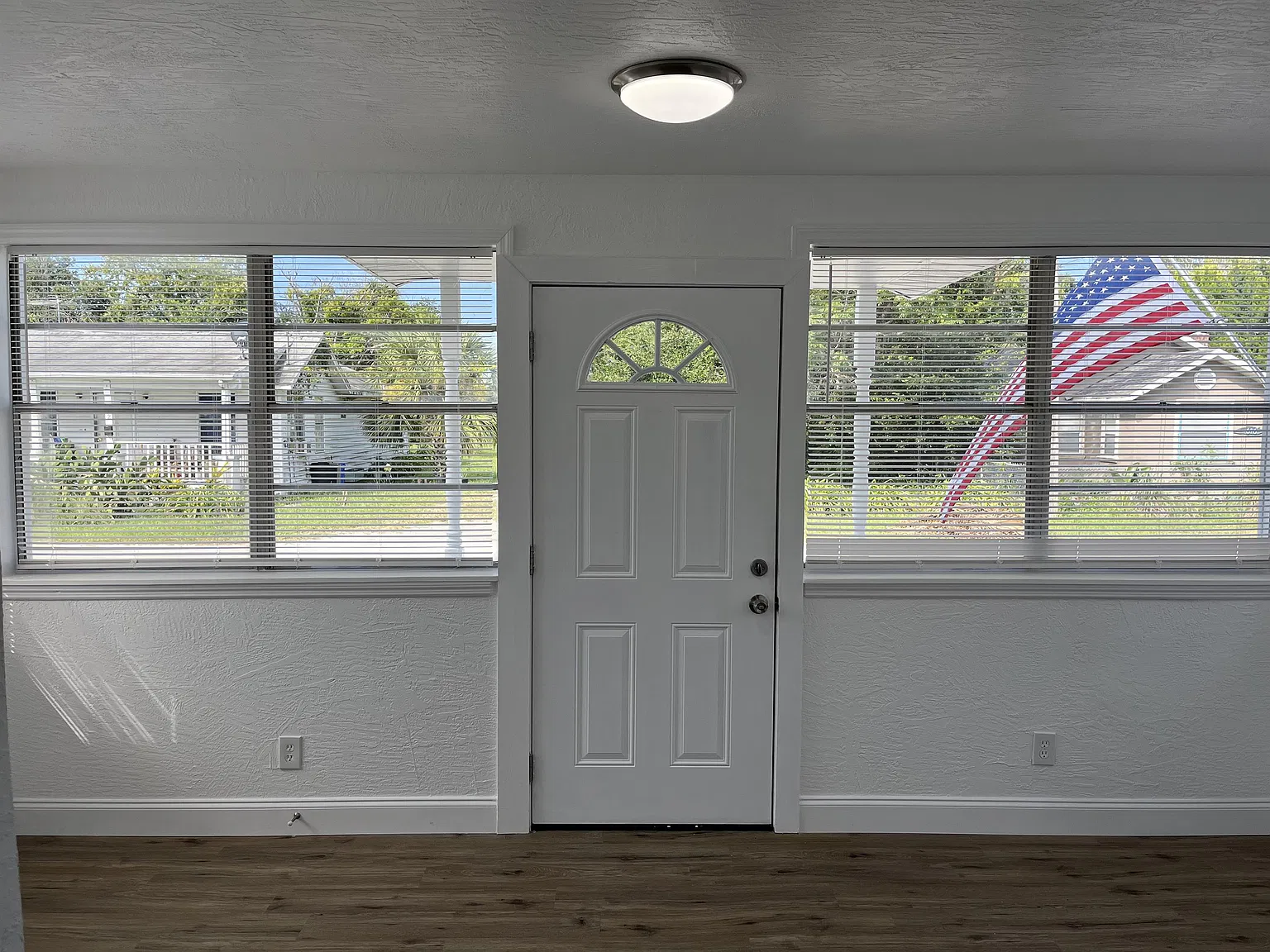 615 Dora Street - C — Photo 2