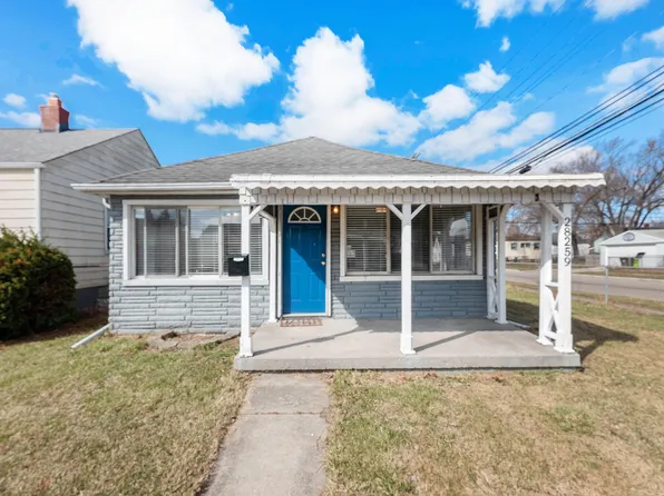 28259 Maple St, Roseville, MI 48066