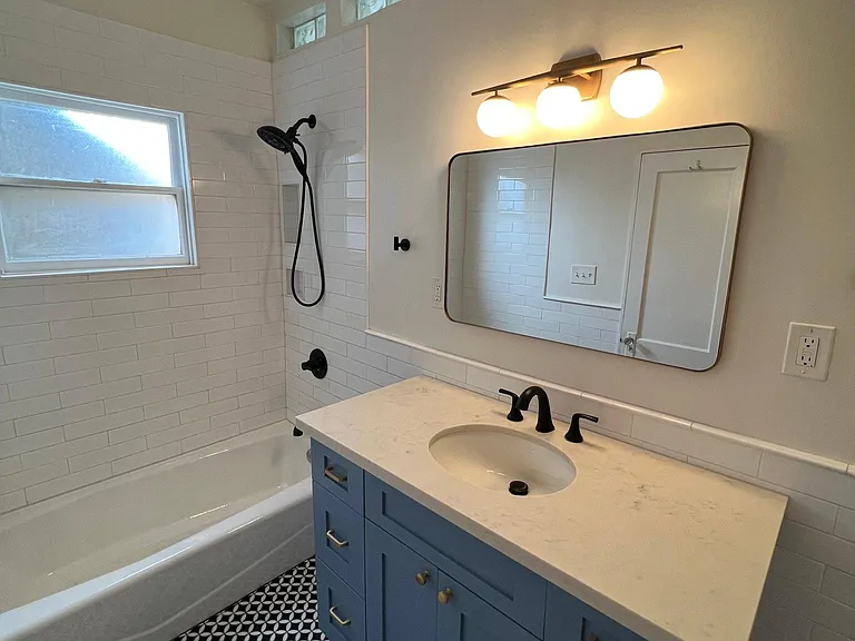 1130 E Palm Ln — Photo 26