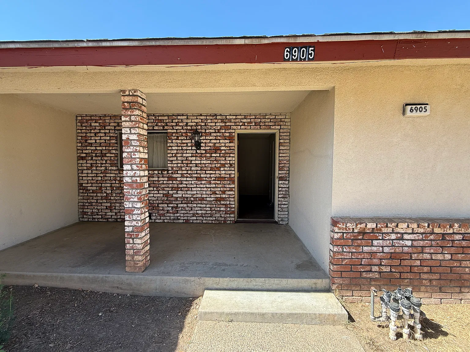 4 bed, 1951 sqft, $2,200 — Photo 2