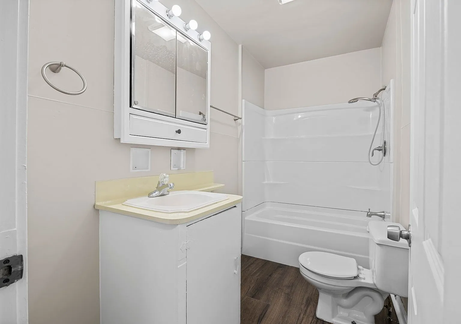 Newly remodeled 3 Bedroom Knoxville — Photo 3