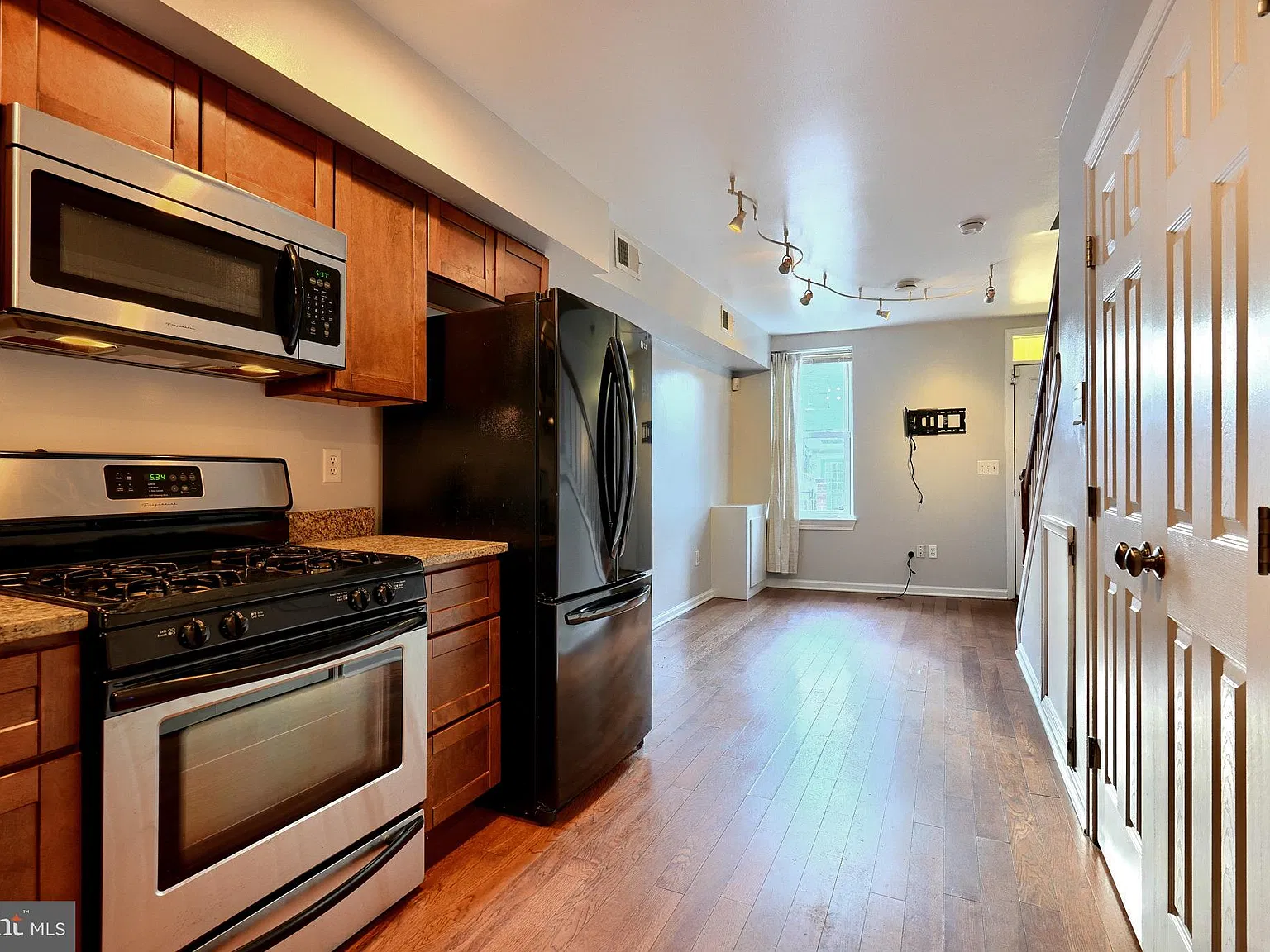 1 bed, 1.0 bath, 825 sqft, $1,700 — Photo 4