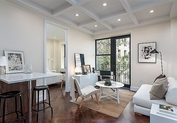5th image of 921 Washington Ave #708