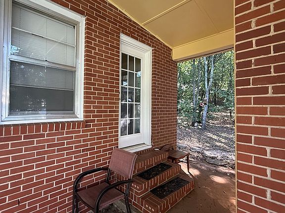 3rd image of 114 Lynnview Dr