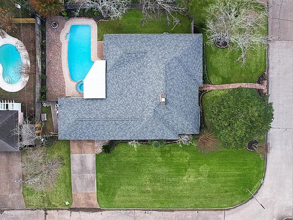 2nd image of 714 Quaker Drive