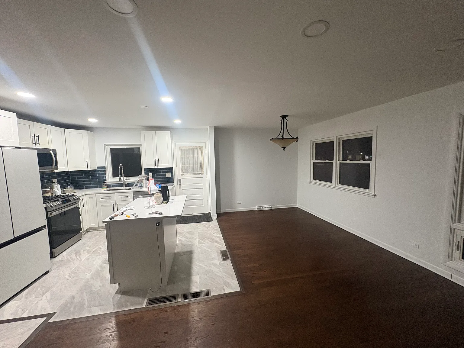 3 bed, 1137 sqft, $3,000 — Photo 2
