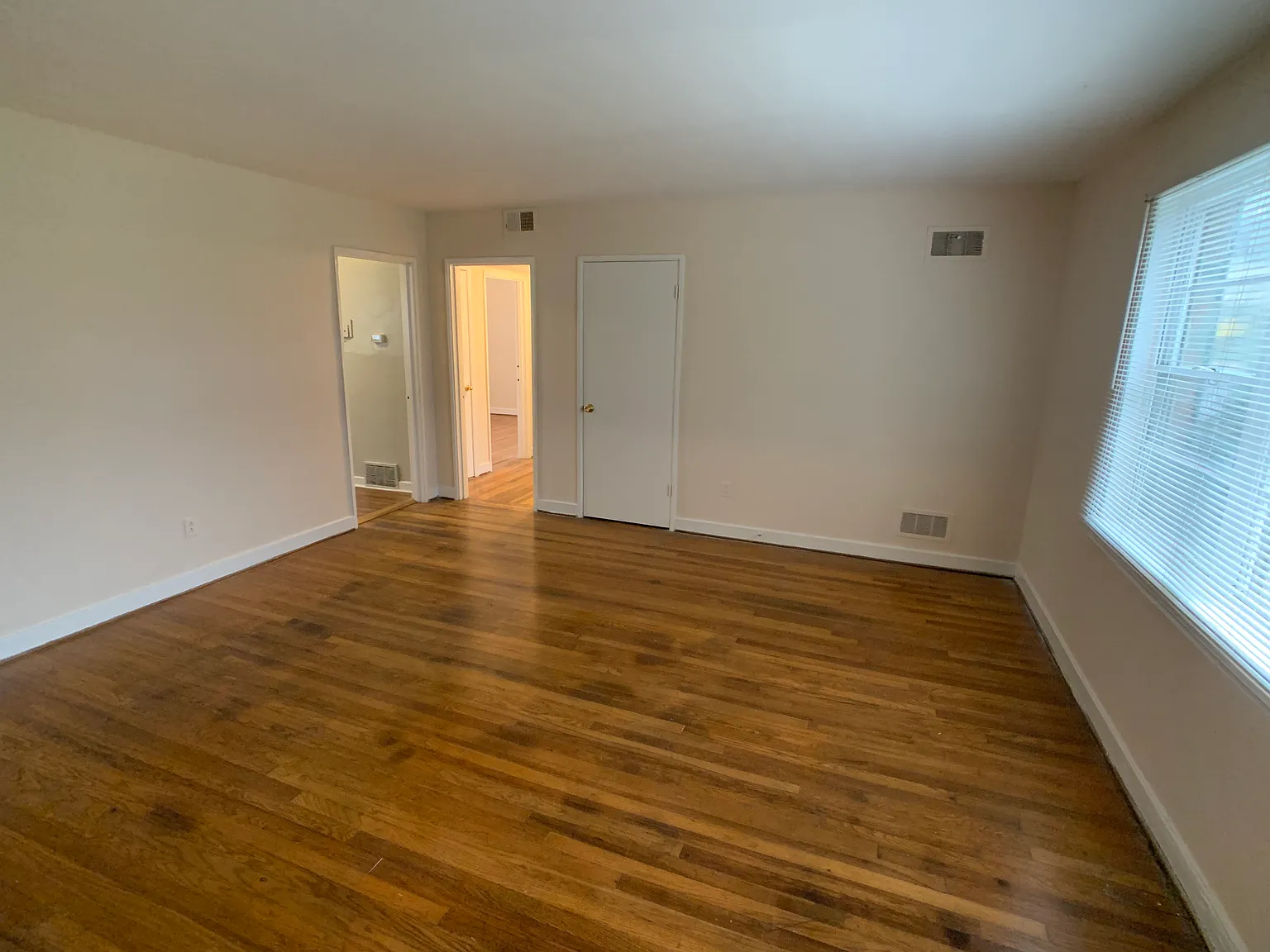 105 E Glenwood Drive — Photo 4