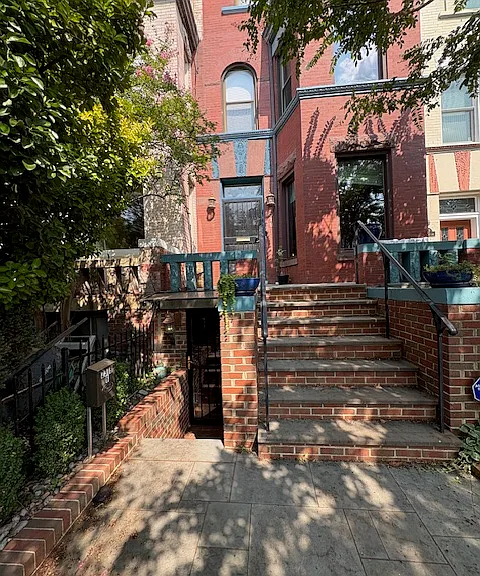 2319 1st St NW #B — Photo 5