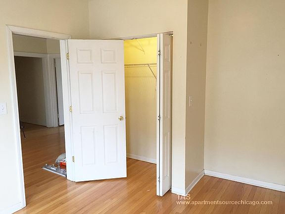 3rd image of 4861 N Paulina St APT 2B
