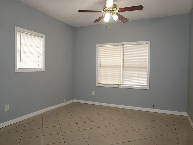 504 Pinecrest Dr — Photo 12