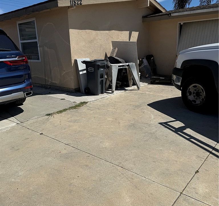 2nd image of 11822 Moen St