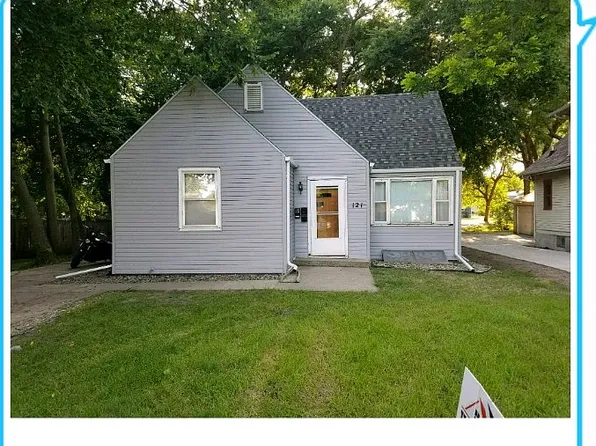 121 S Pine St, Vermillion, SD 57069